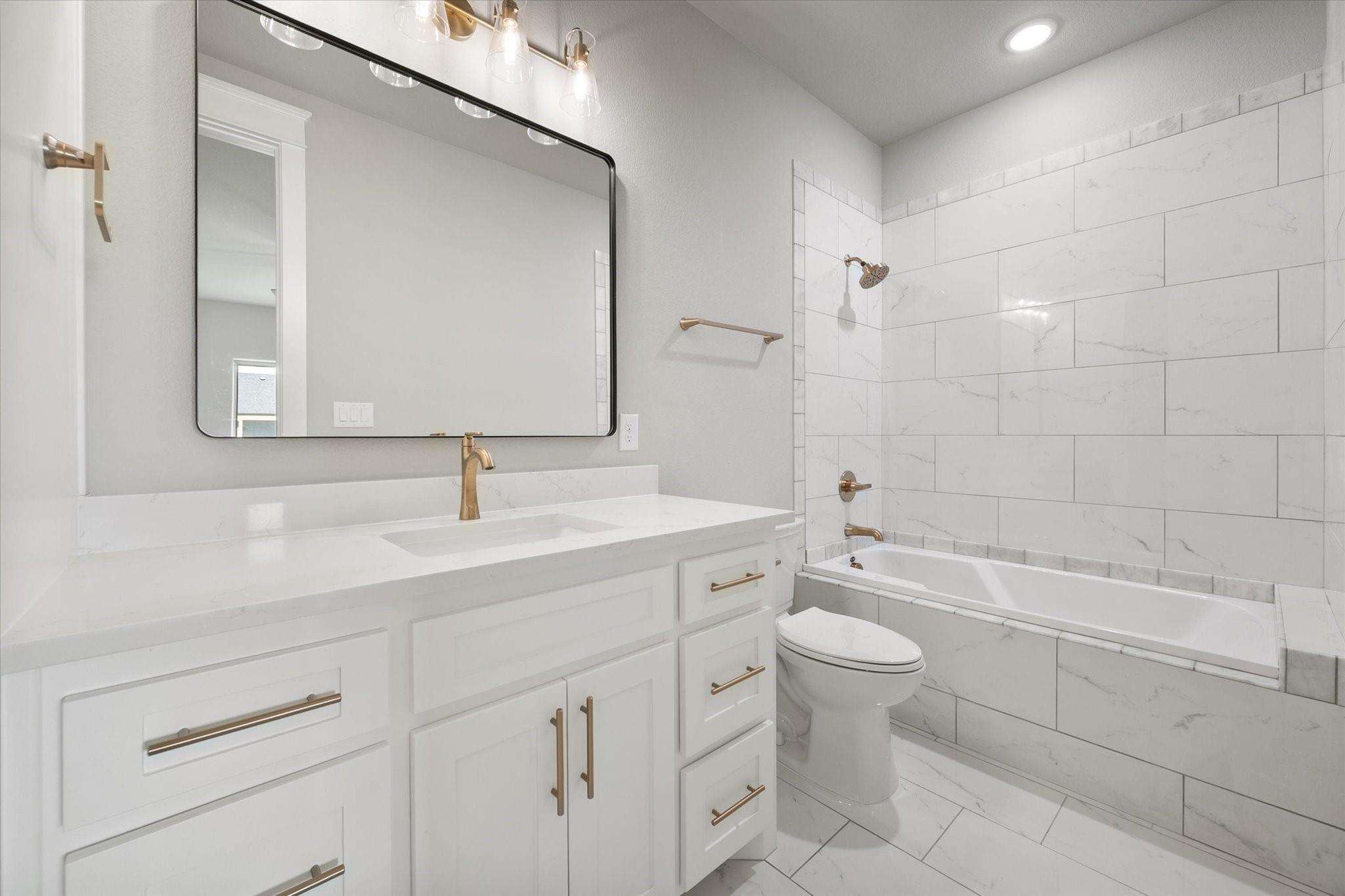 6610 Waggoner Way - Ensuite Bath