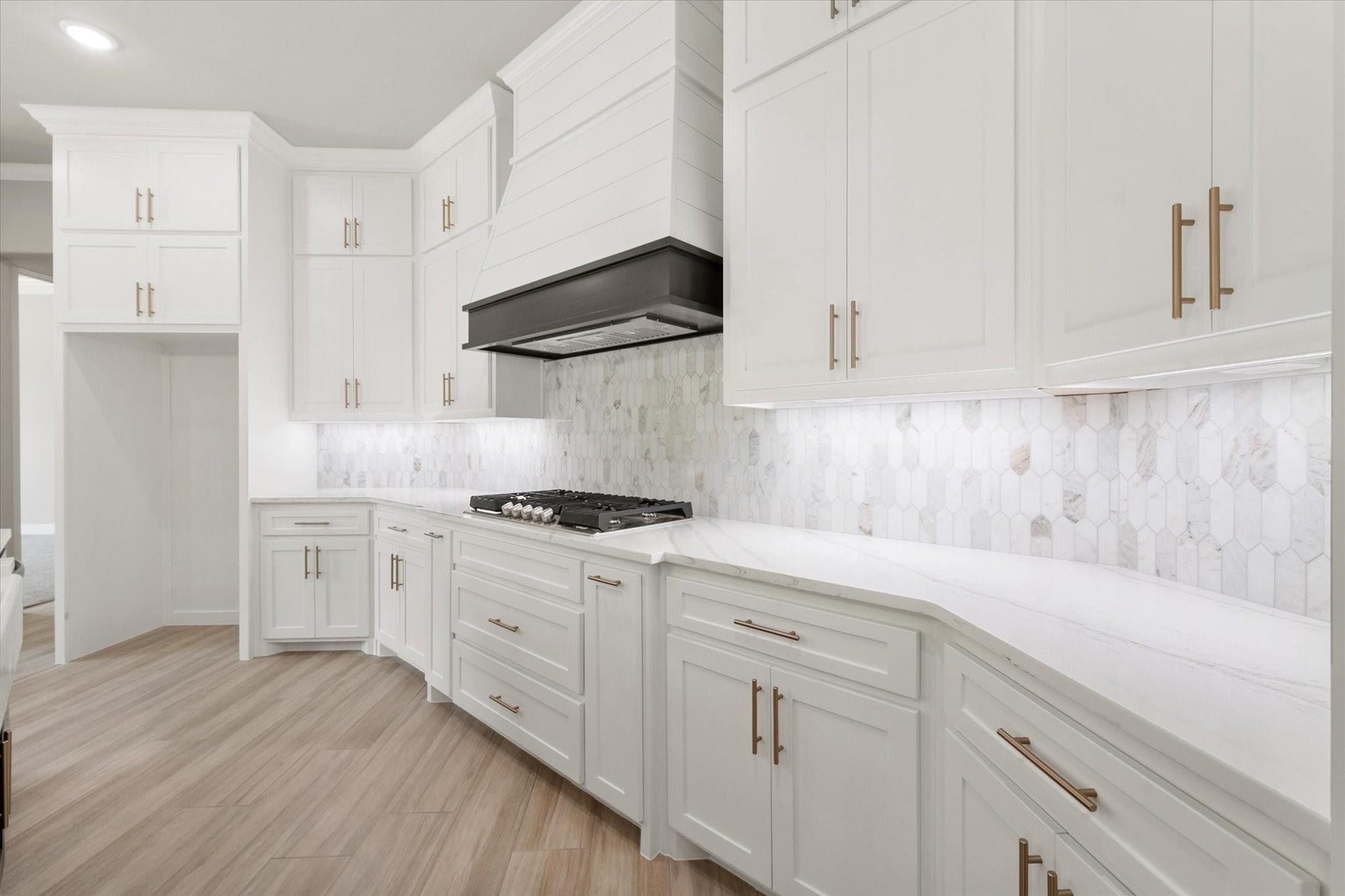 6610 Waggoner Way - Kitchen